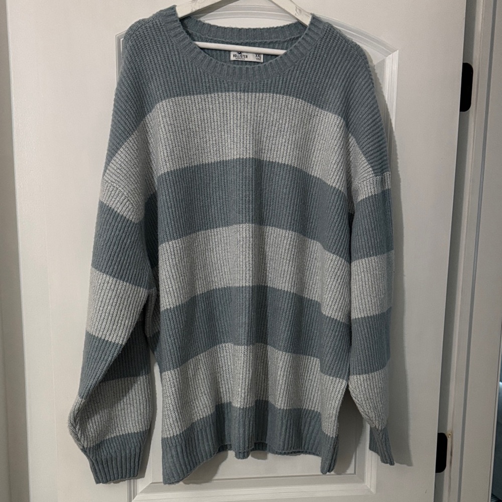 Hollister Men's Blue and Gray Striped Crewneck Sweater